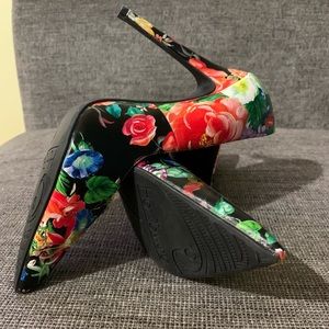 BLACK FLORAL! 4.5” High Heels. Size 12M Feels like 11M.  Excellent Condition